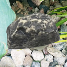 Realistic Fake Rock Key Hider – Weatherproof Outdoor Key Storage Emergencies (1 Pc)